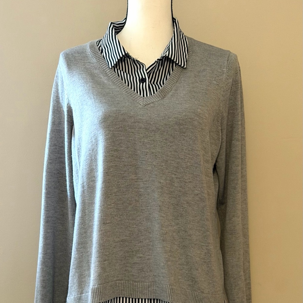 Adrianna Papell Gray Button Down Shirt with Striped Collar sz lg euc